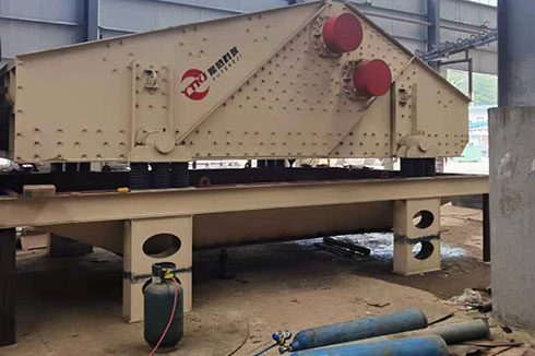 安慶市洗砂生產(chǎn)線配2048棒條篩、3060脫水篩。